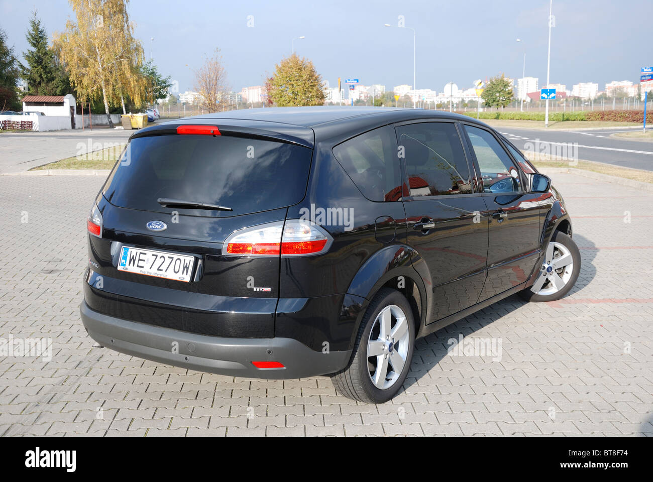 Ford S Max 2 0 Tdci 2006 Black Metallic Five Doors 5d Popular German Mpv Minivan On Pavement Paving Sett Stock Photo Alamy