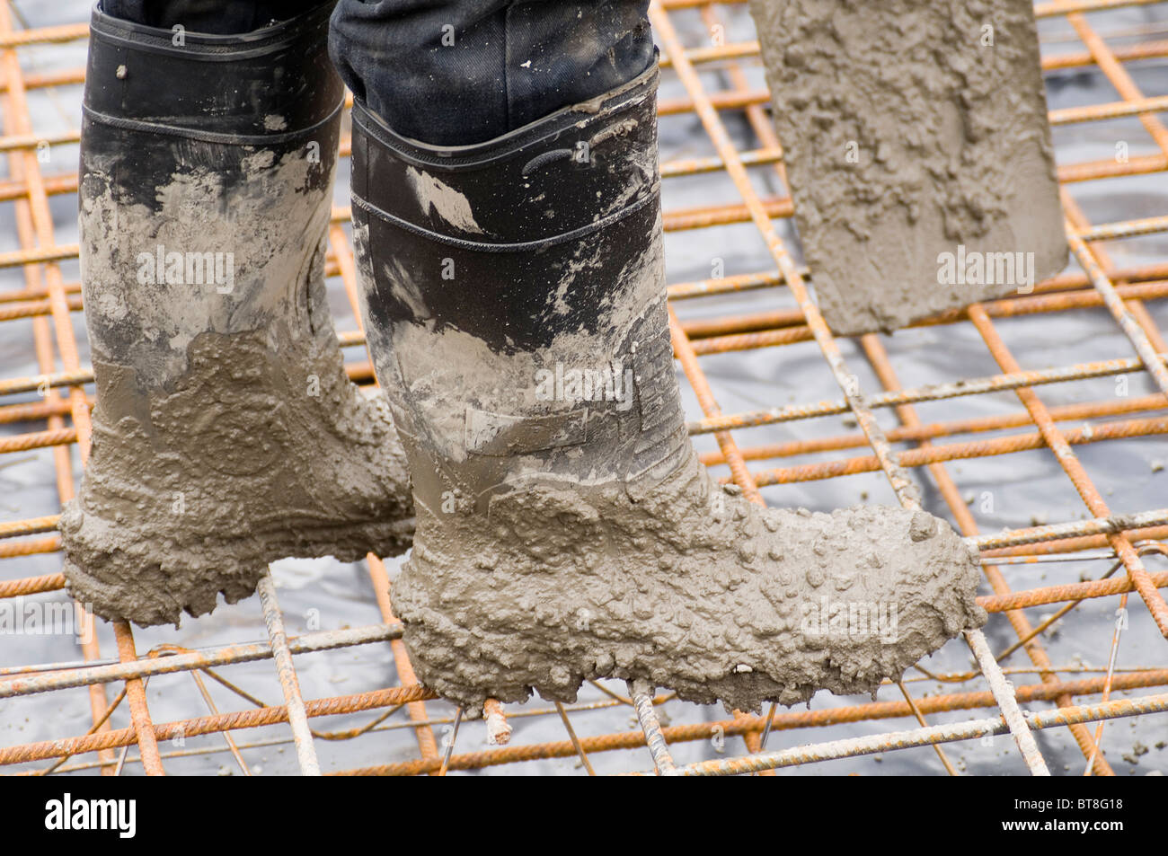 construction work worker concrete pore poring groundworker groundwork reinforced cast in situ