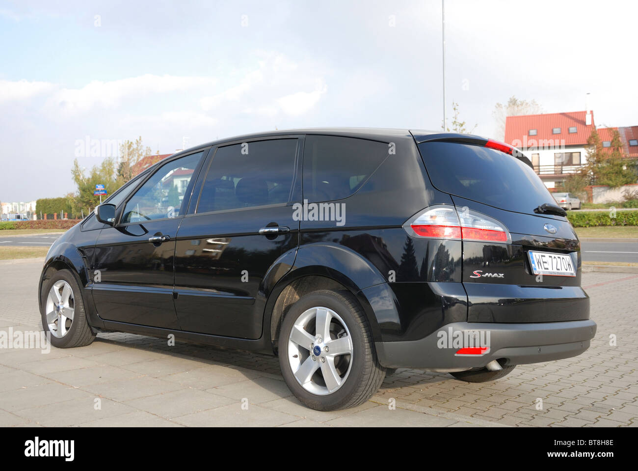 Ford S Max 2 0 Tdci 06 Black Metallic Five Doors 5d Popular German Mpv Minivan On Pavement Paving Sett Stock Photo Alamy