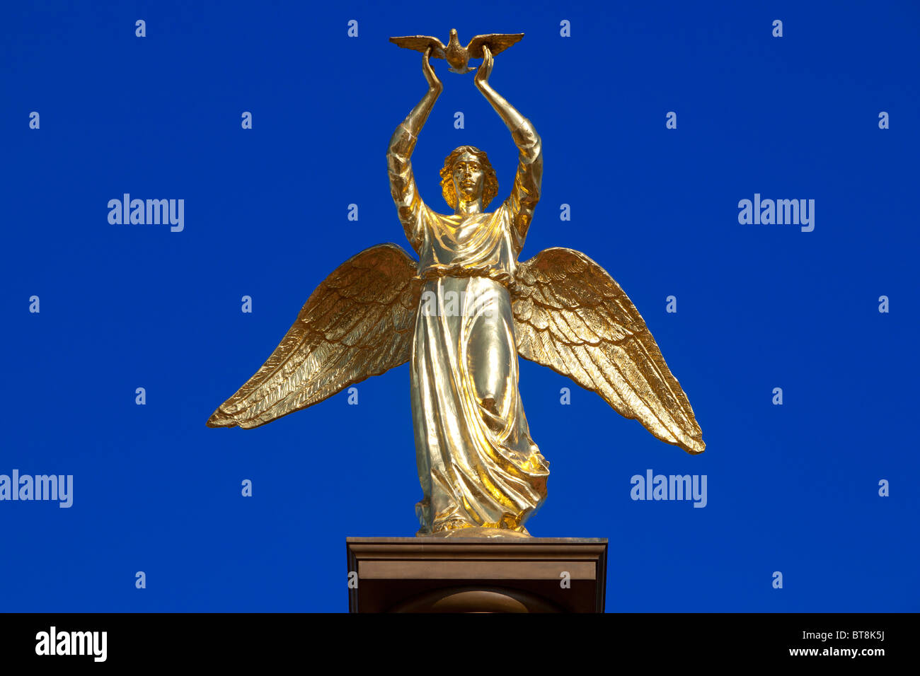 Golden statue of an angel holding a peace dove at the Fallen Monument