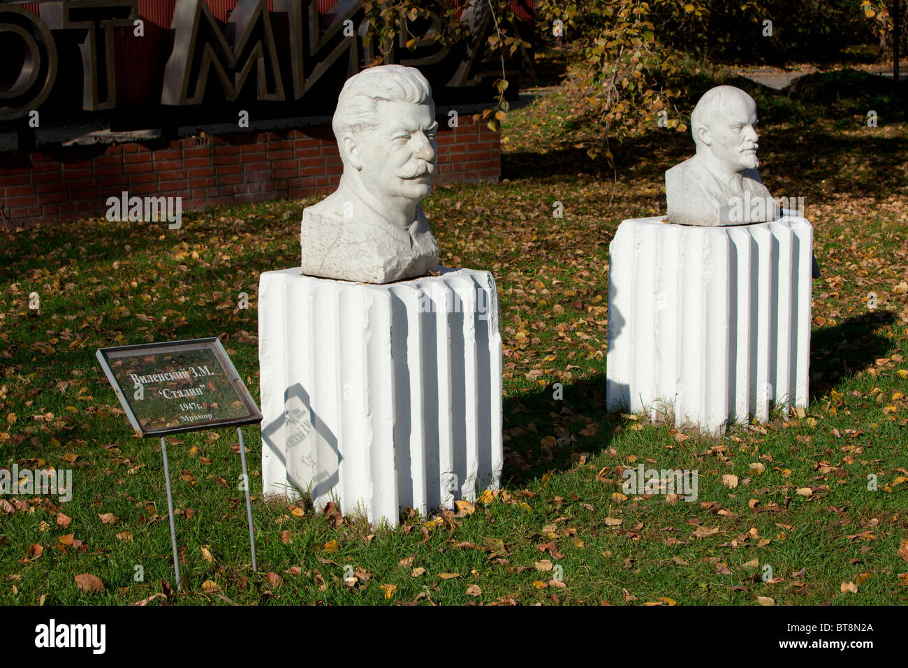 Busts of the communist leaders Stalin (1878-1953) and Lenin (1870-1924) at the Fallen Monument Park (Muzeon Park of Arts) in Moscow, Russia Stock Photo