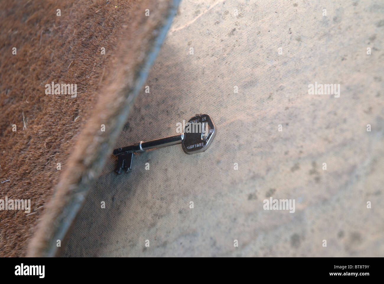 Key Under Mat Stock Photo 32156823 Alamy