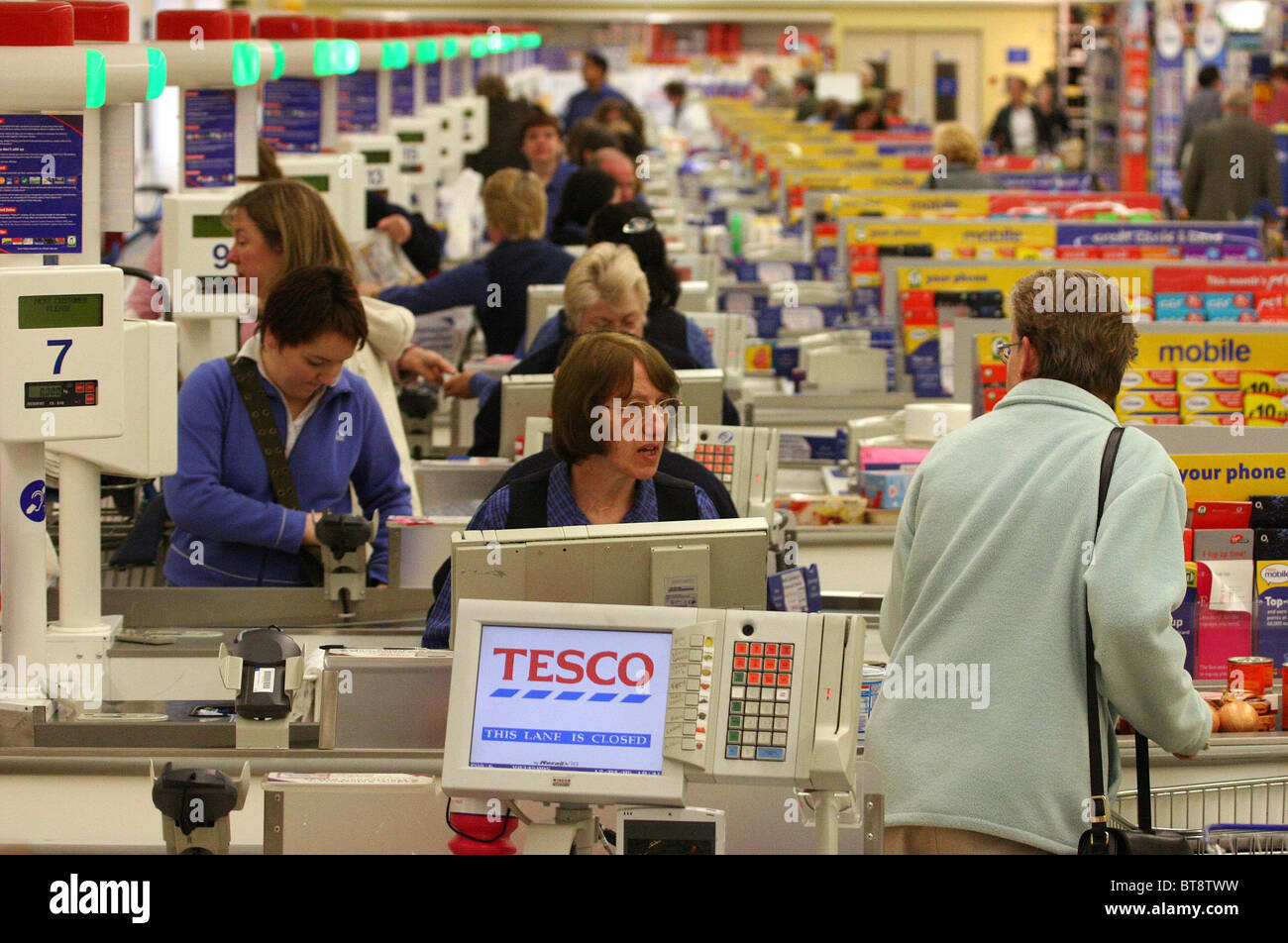 Tesco Staff Stock Photos & Tesco Staff Stock Images Alamy