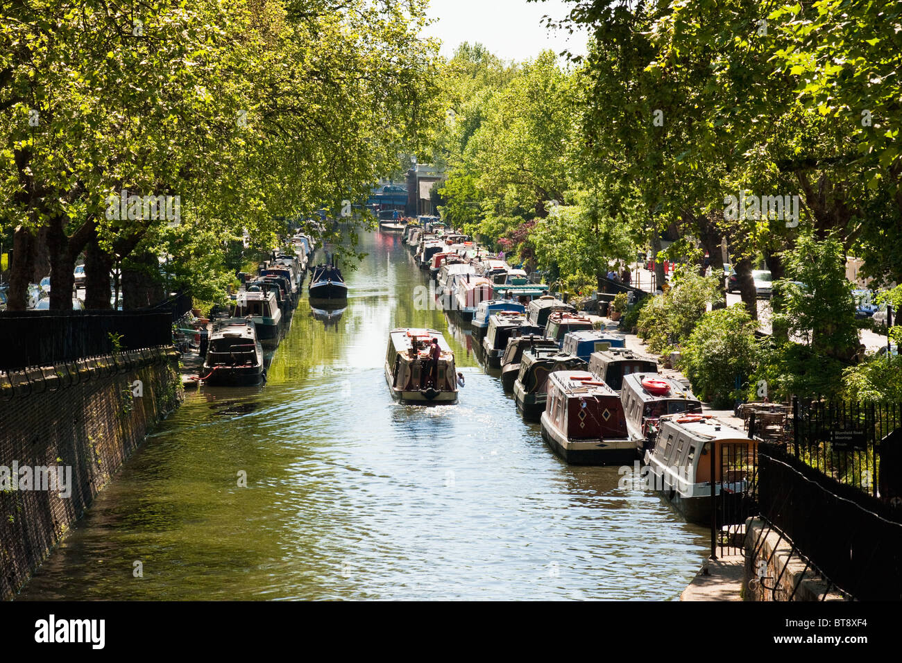 Regents canal boats hi-res stock photography and images - Alamy