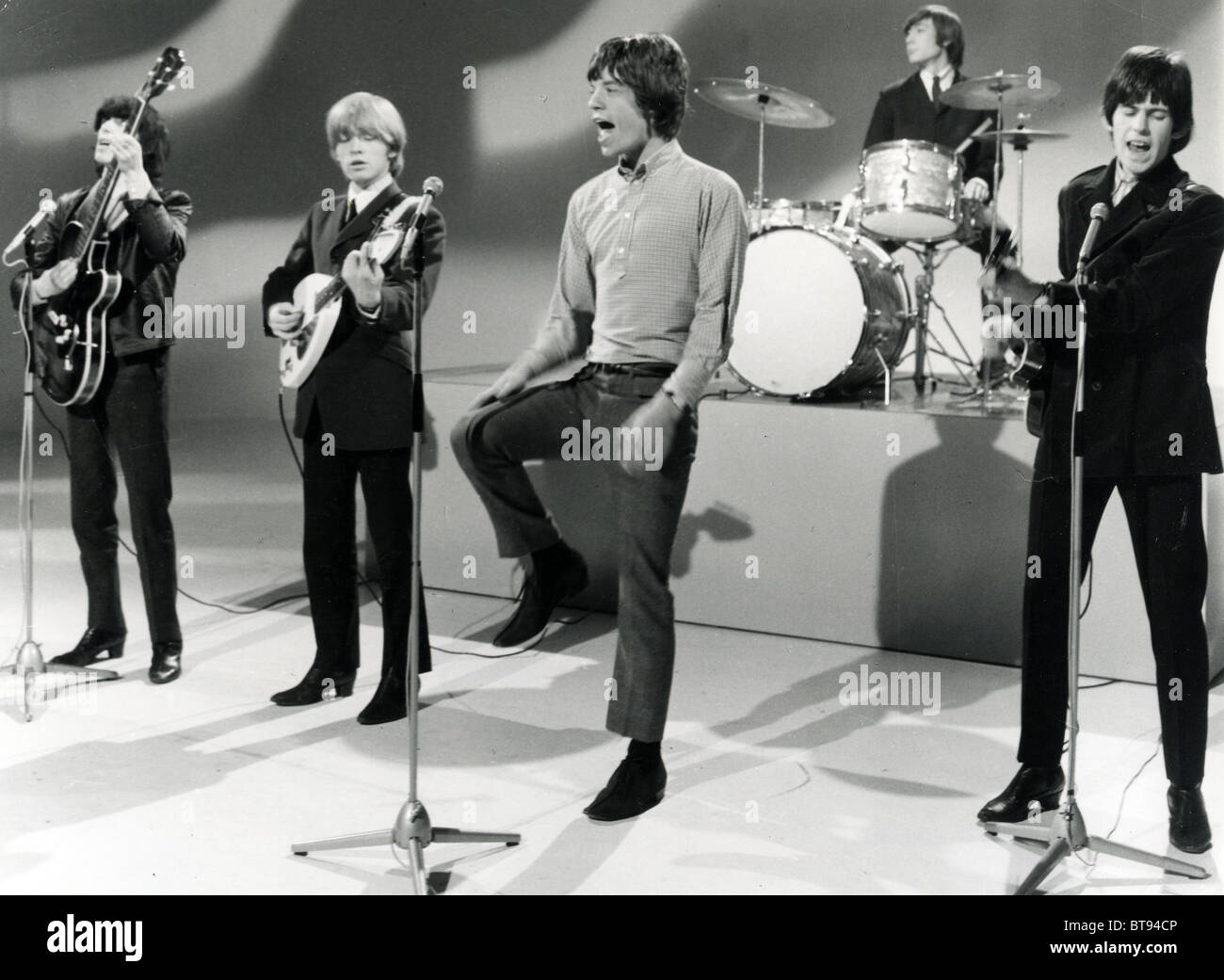 ROLLING STONES on a Dutch TV show in 1963. From l: Bill, Brian, Mick,  Charlie and Keith Stock Photo - Alamy
