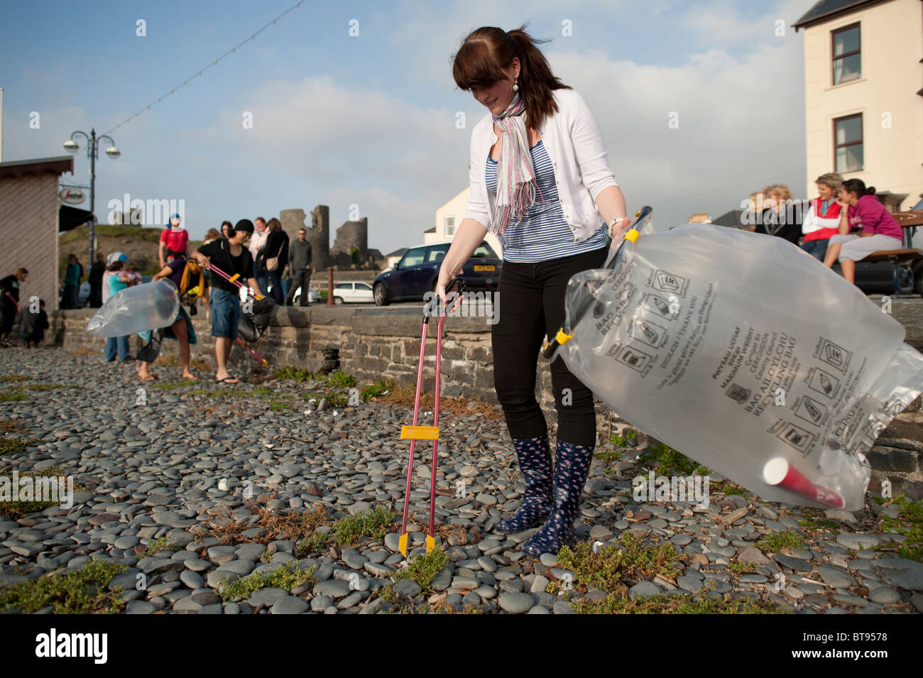 A group of Aberystwyth University 'coast care group' student volunteers picking up litter off the beach, Wales UK Stock Photo