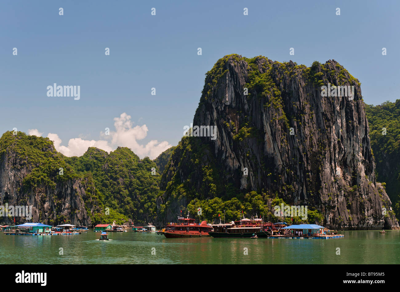 A Vietnamese Note of Two Hundred Thousand Shot Against the Limestone in Ha  Long Bay that is Printed in the Note Stock Photo - Image of halong, market:  123649000