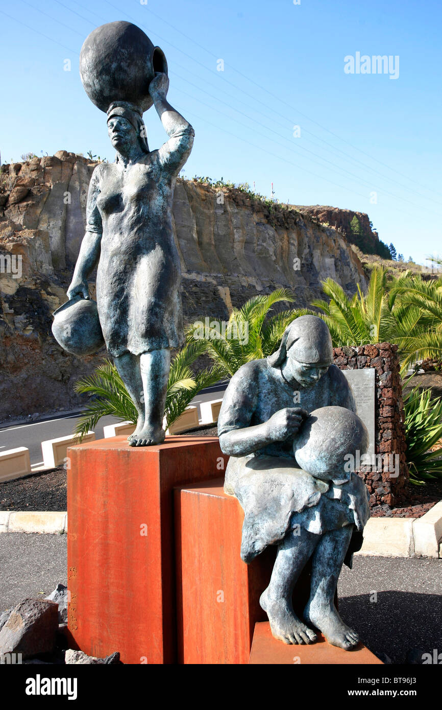 Sculptures indicate the old pottery village Arguayo, Tenerife, Canary Islands, Spain, Europe Stock Photo