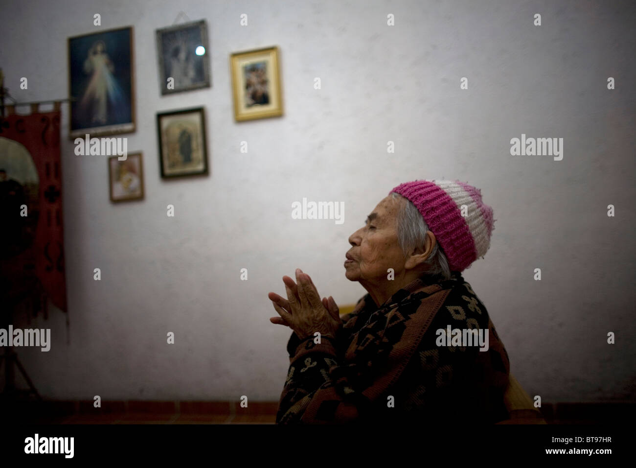Esperanza Sanchez, 86, prays in the chapel of the Our Lady of Guadalupe Home for the Elderly, Mexico City, September 25, 2010. Stock Photo