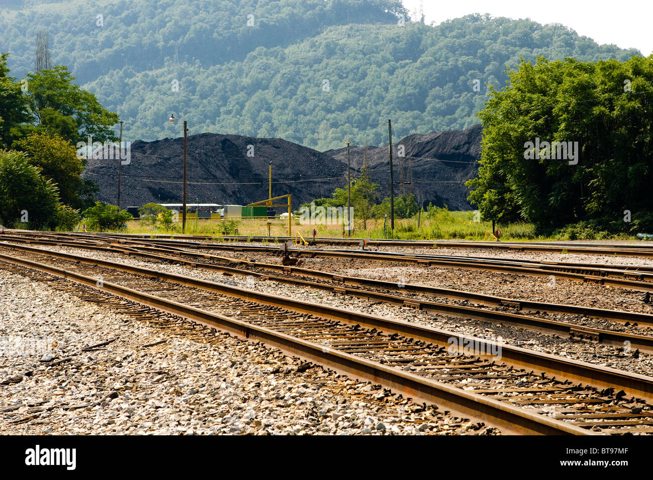 Coal mound fuel hires stock photography and images Alamy