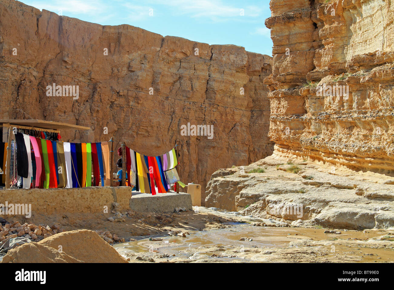Desert scenery, near Tamerza, in the Sahara desert of western Tunisia Stock Photo