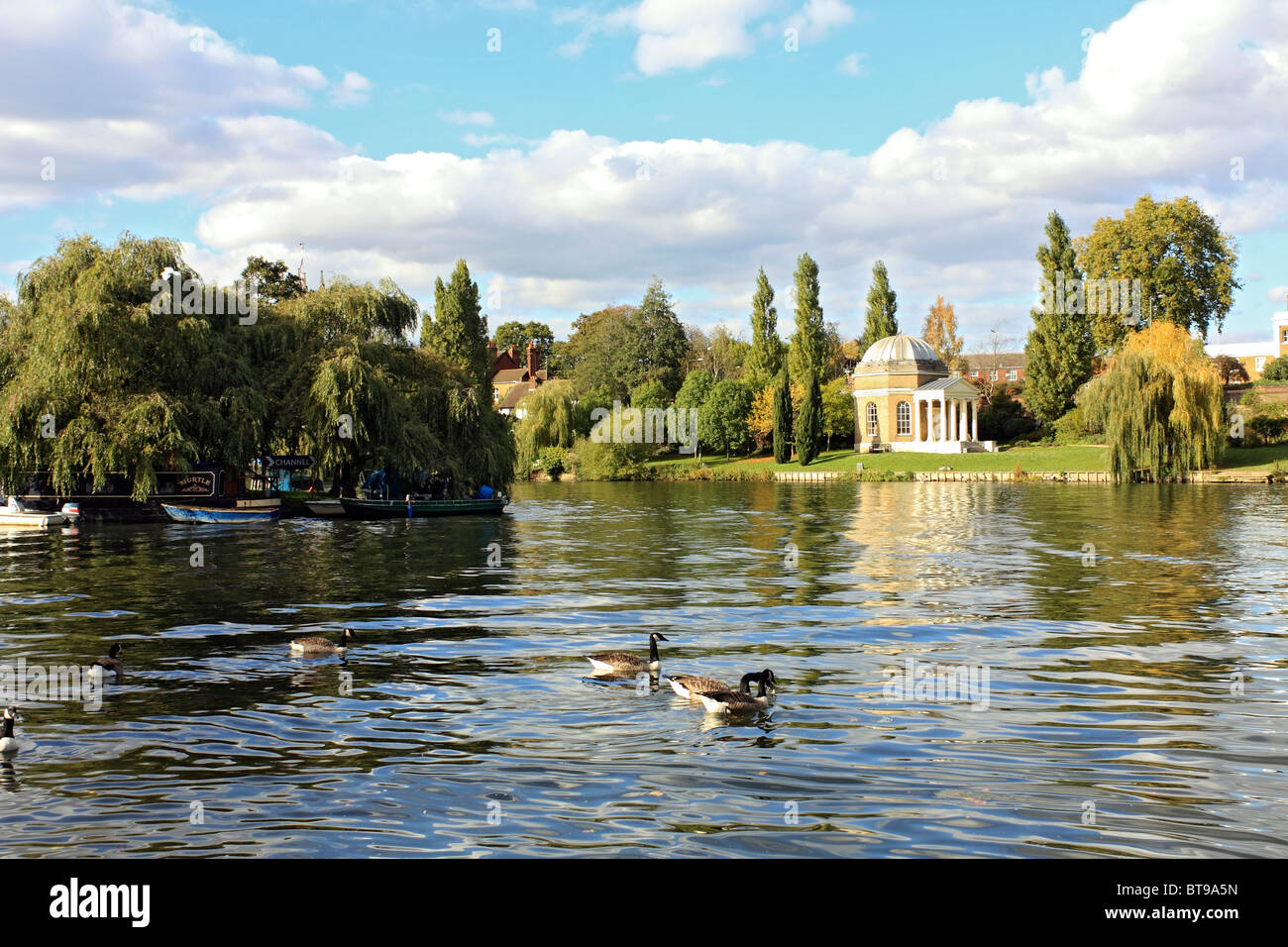 Garrick Temple on the River Thames at Hampton, England UK Stock Photo ...