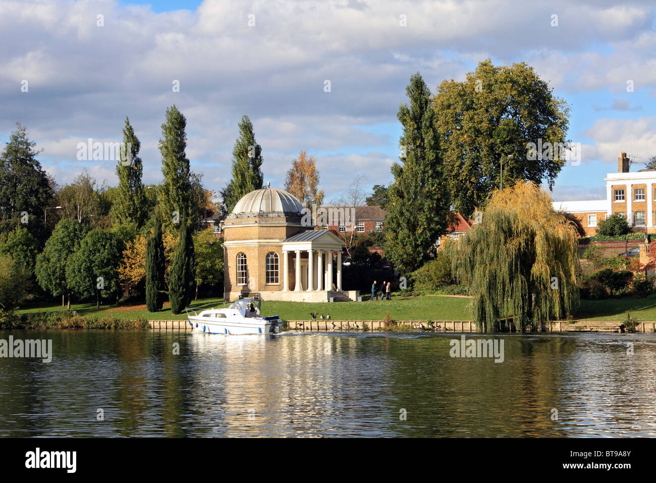 Garrick Temple on the River Thames at Hampton, England UK Stock Photo