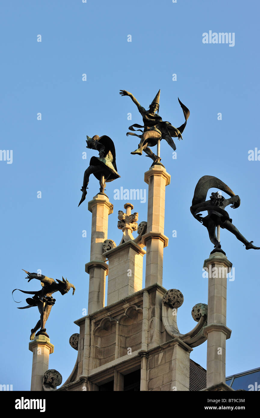 Façade with statues of the morisque dancers on the step-roofed ...