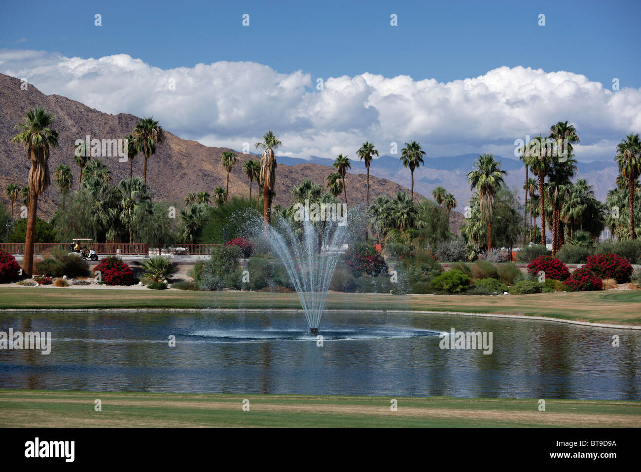 Fountain at Indian Canyon South golf course in Palm Springs, California, USA Stock Photo Alamy