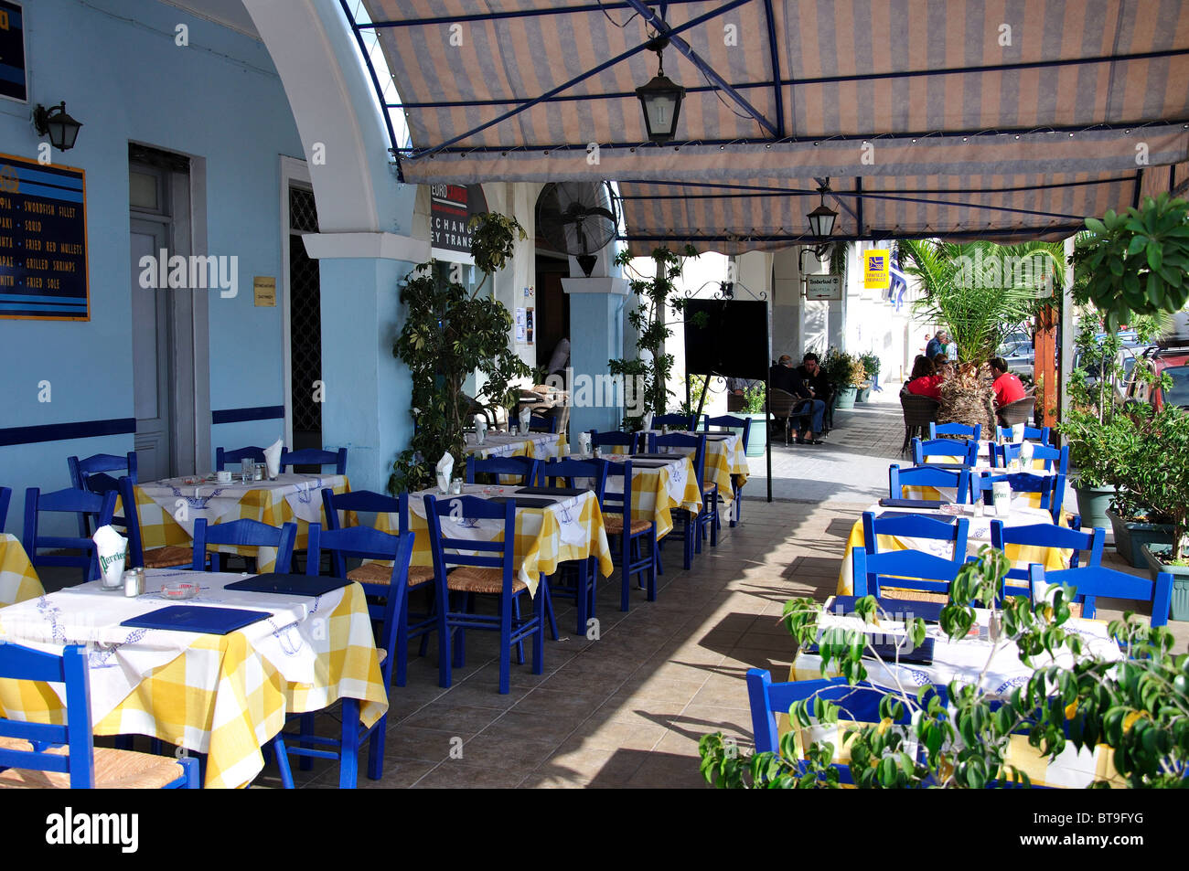 Street taverna, Strada Marina, Zakynthos Town, Zakynthos (Zante), Ionian Islands, Greece Stock Photo