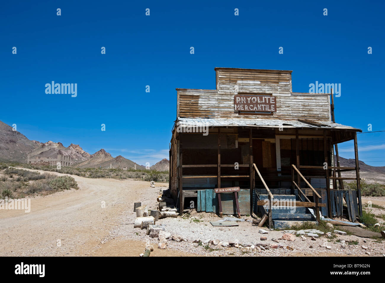 Rhyolite Mercantile, abandoned wooden house, ghost town of Rhyolite, Beatty, Nevada, USA Stock Photo