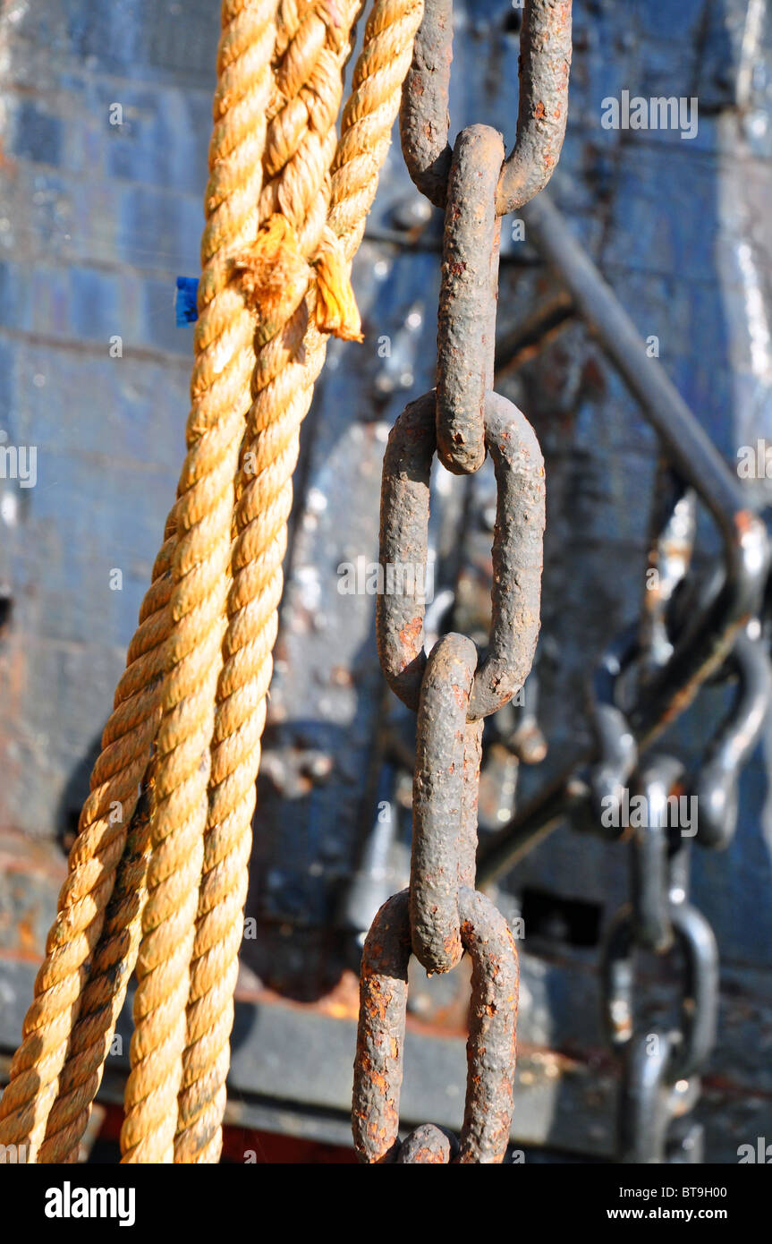 Lowestoft, Suffolk England rope and chain on trawler Mincarlo Stock