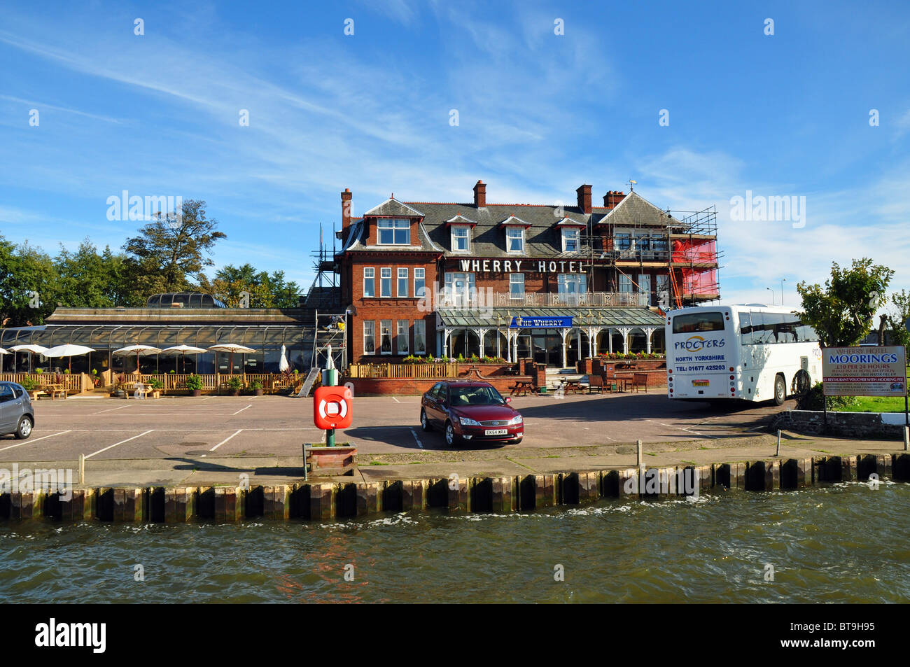 Lowestoft, Suffolk, England: The Wherry Hotel at Oulton Broad Stock Photo