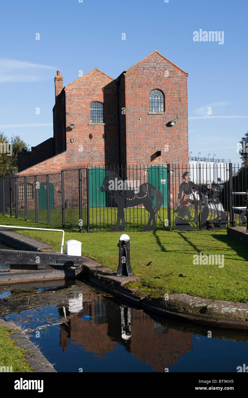 Titford canal pumphouse in Oldbury West Midlands Stock Photo