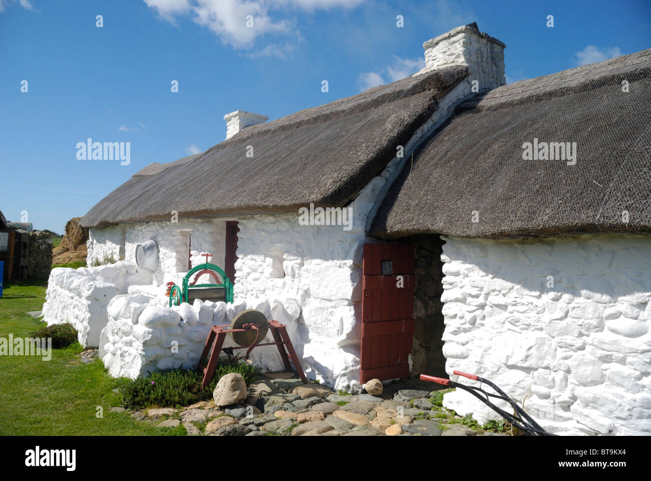 Swtan restored 17th century thatched cottage, Anglesey, North Wales Stock Photo