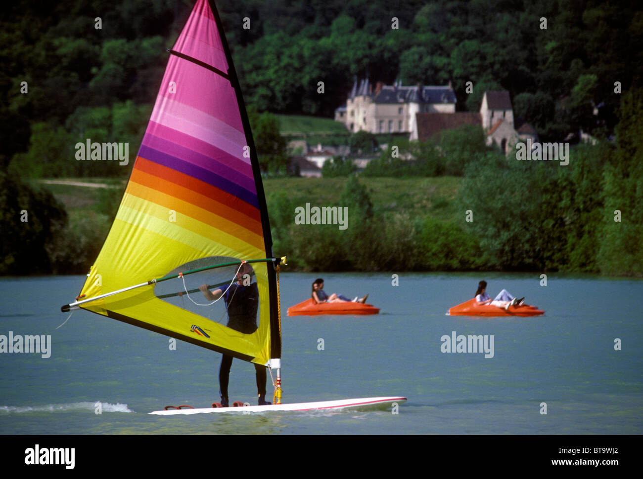 French people, windsurf, windsurfer, windsurfers, windsurfing, lake, town, VerneuilsurSeine