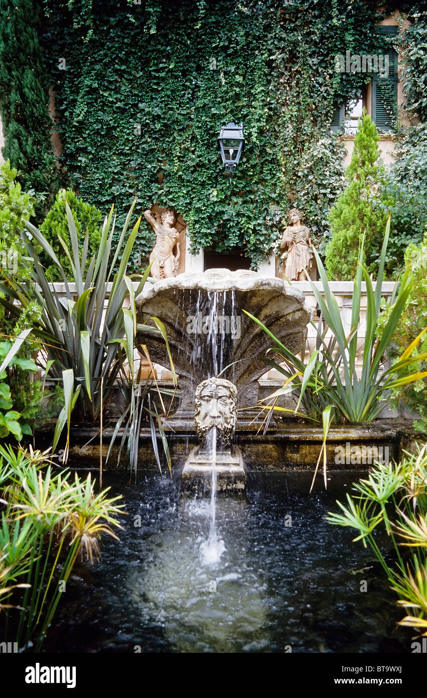 Enchanted garden with a sculptural waterspout, Château Minuty, Provençal vineyard, Gassin, Provence-Alpes-Cote d'Azur, Var Stock Photo