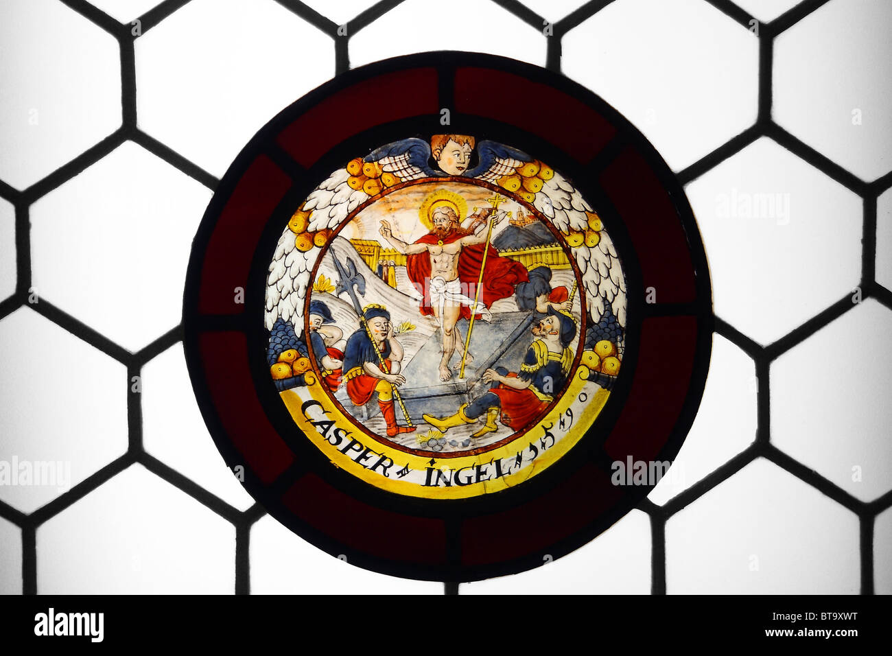 Stained glass roundel with a scene of the resurection in 'honeycomb' type glazing. (1590, glazing 19th century). Stock Photo
