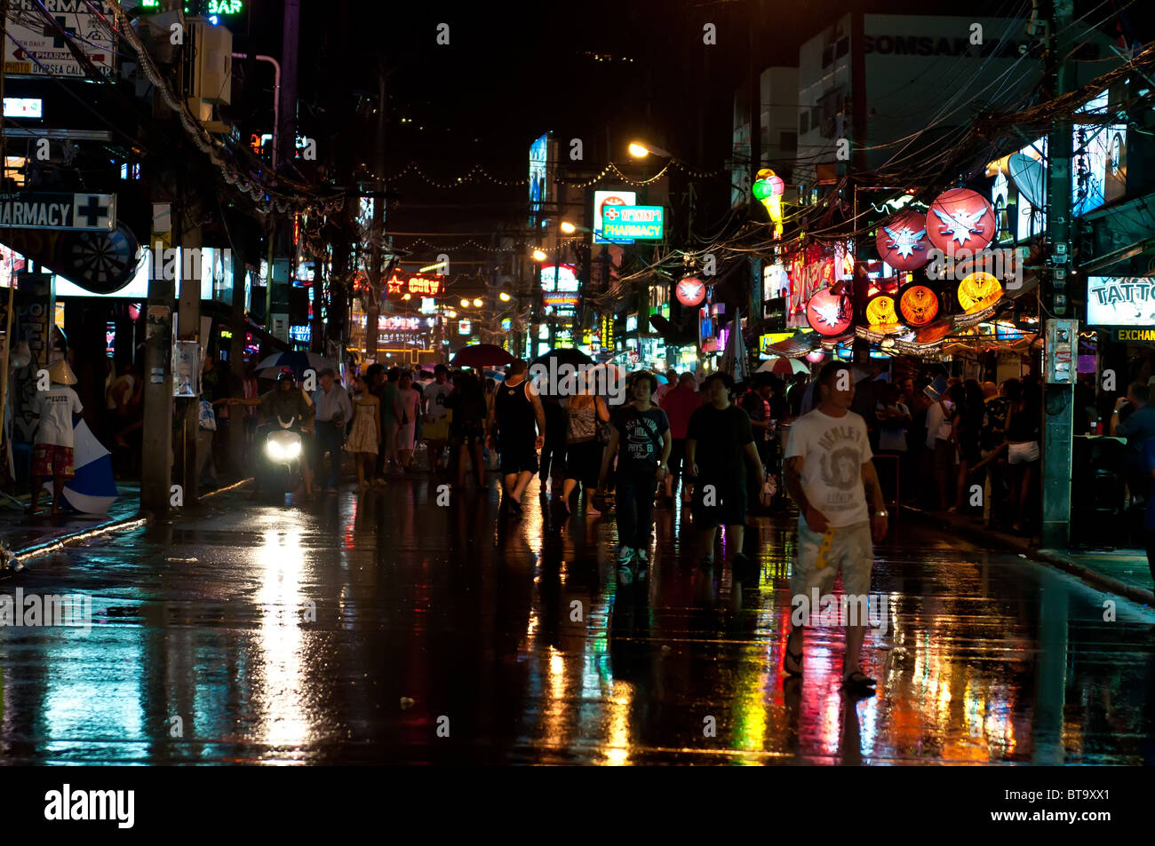 Rotlicht-Viertel, Patong, Bangkok Thailand Stock Photo - Alamy