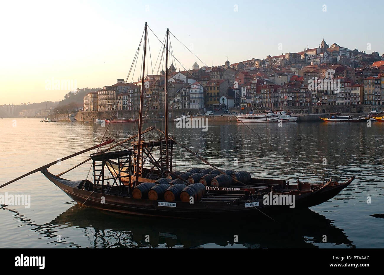 BARCO RABELO NO RIO DOURO , PORTO Stock Photo