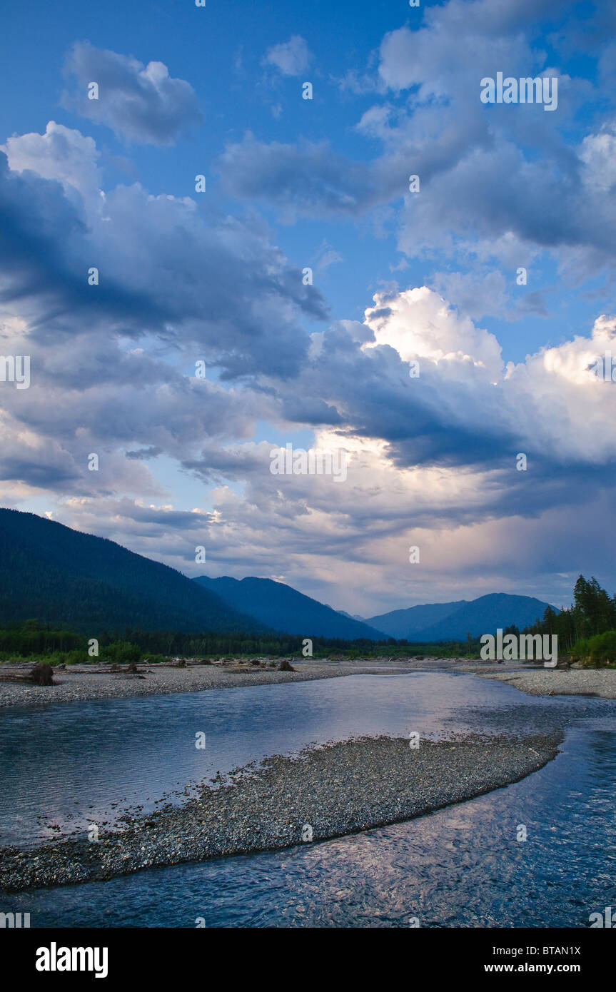 Washington olympic peninsula river hi-res stock photography and images ...