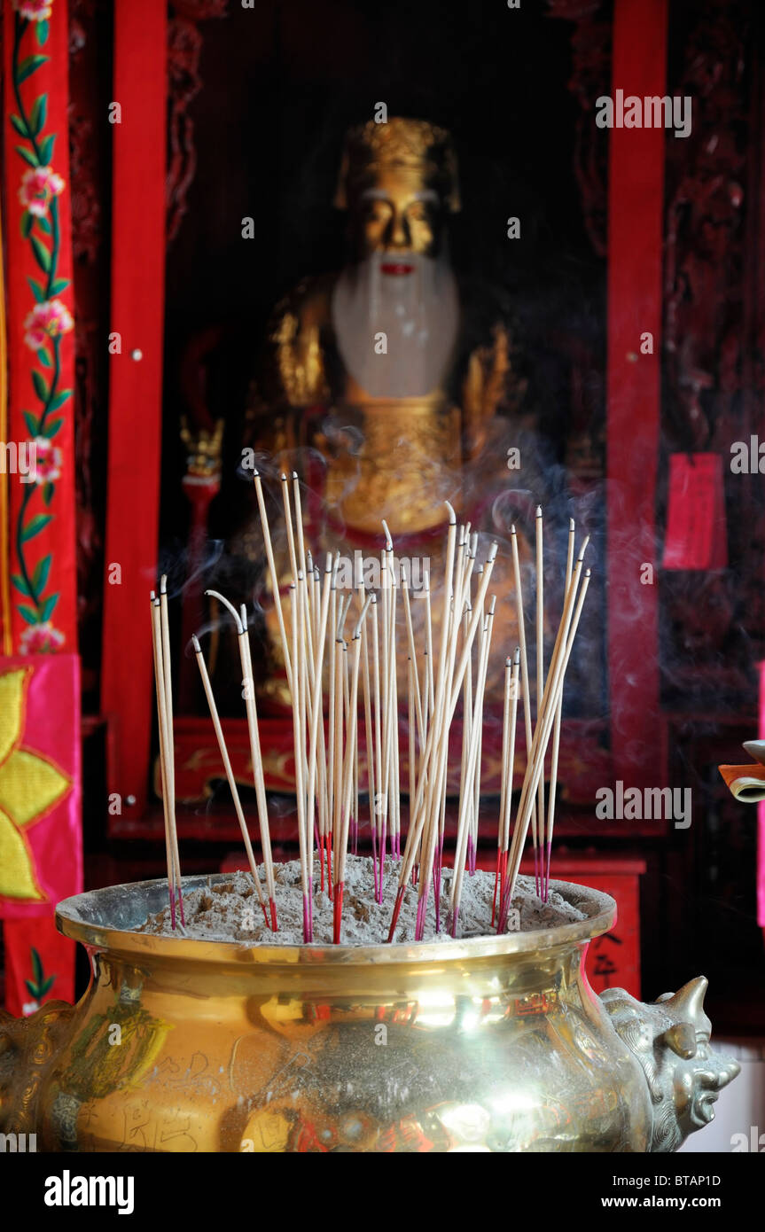 Chinese incense burner hi-res stock photography and images - Alamy