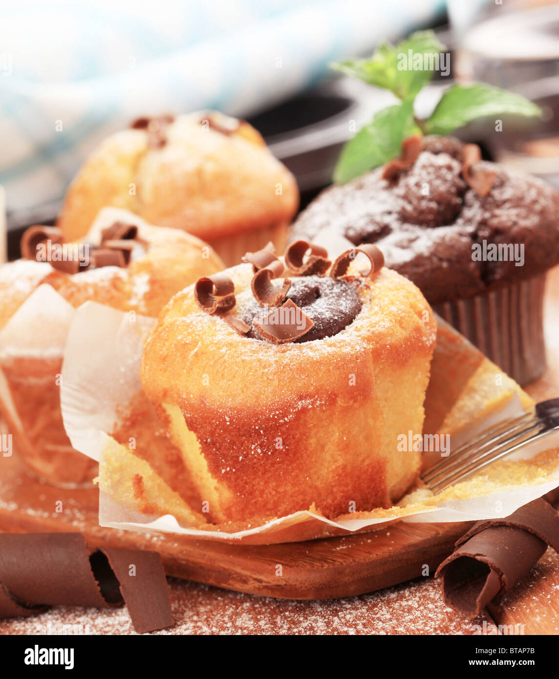 Sponge cakes and muffins Stock Photo Alamy