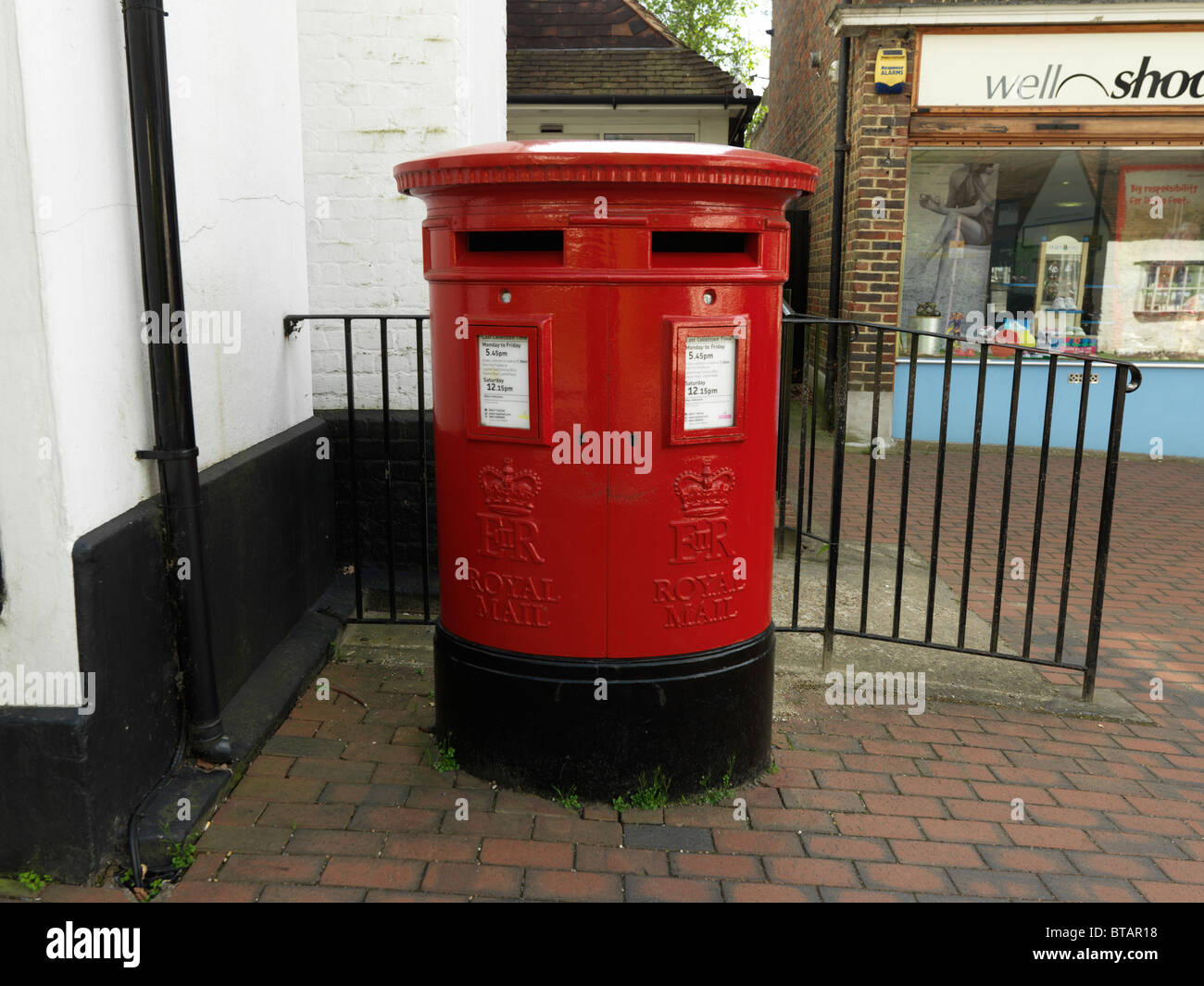Royal Mail ER (Elizabeth Regina II) Double Post Box For Overseas And In Land Mail Bookham Surrey England Stock Photo