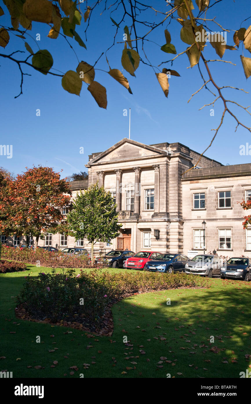 The Town Hall in Autumn, Crescent Gardens, Harrogate, North Yorkshire Stock Photo