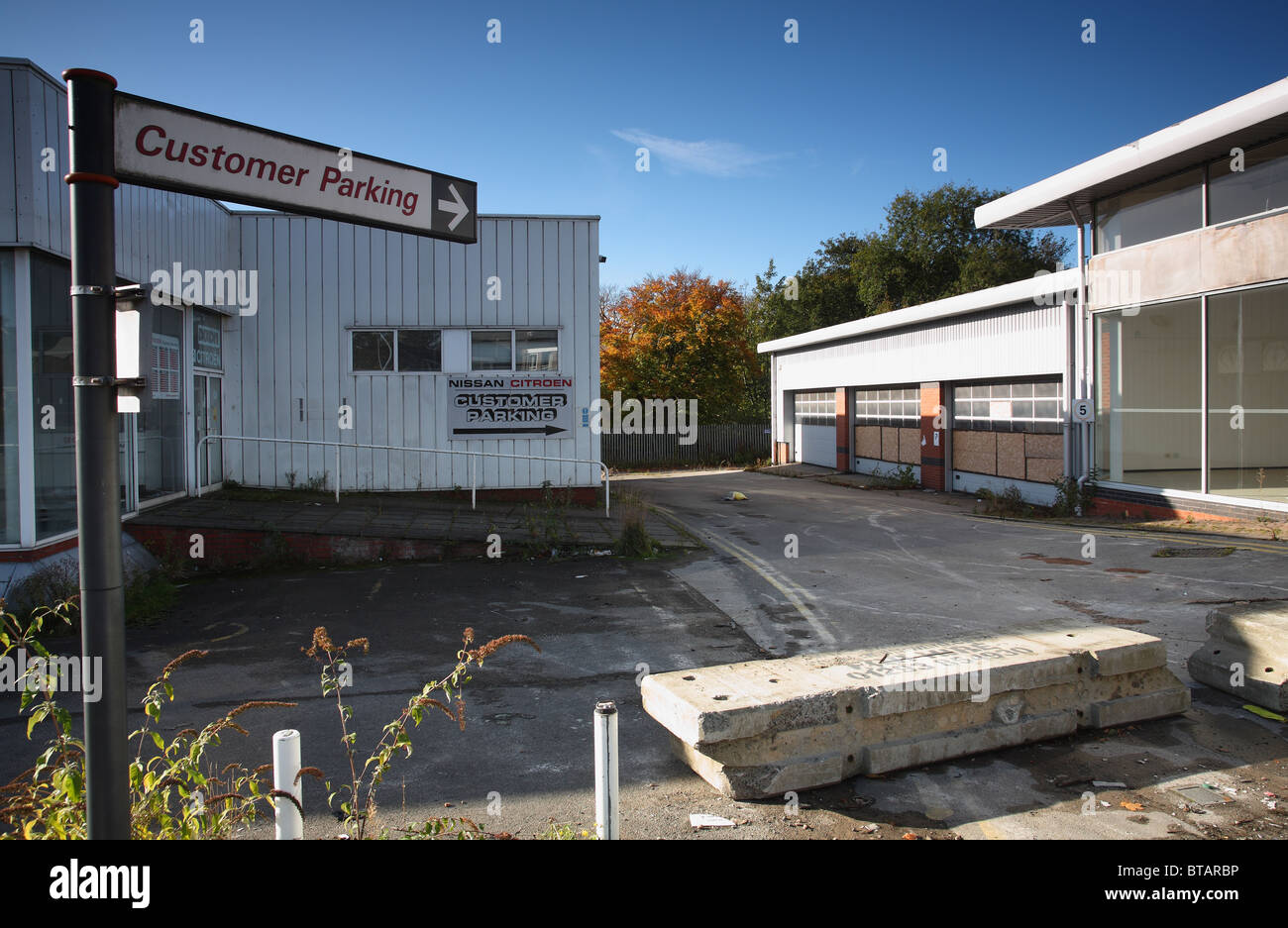 dixon citroen empty car showroom Stock Photo Alamy