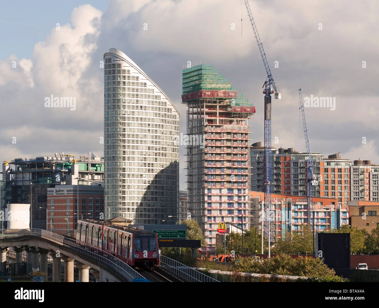 DLR & Ontario tower apartment complex Docklands London Stock Photo