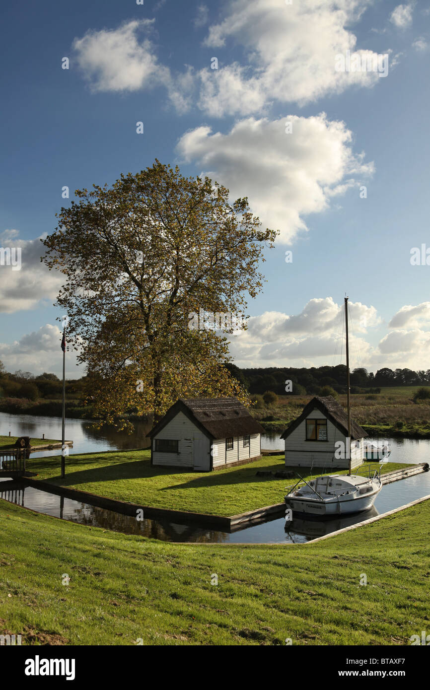 Thatched cottages on the River Bure, Coltishall, Norfolk, UK Stock Photo