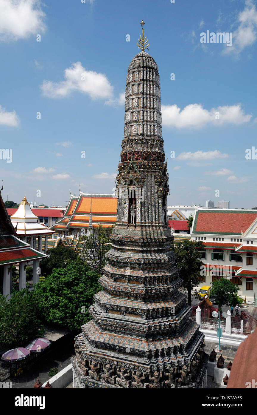 Wat Arun Temple of the dawn bangkok thailand ornate prang decoration art architecture Stock Photo