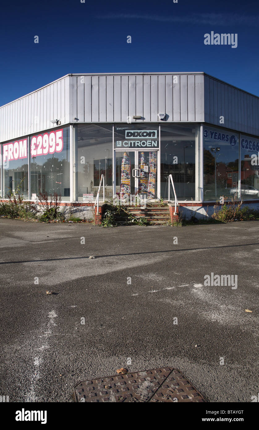 Car showroom empty hires stock photography and images Alamy