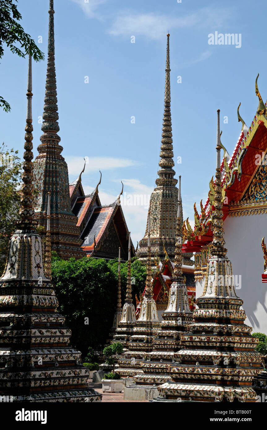 Wat Pho Temple of the reclining buddha Wat Phra Chetuphon bangkok ...