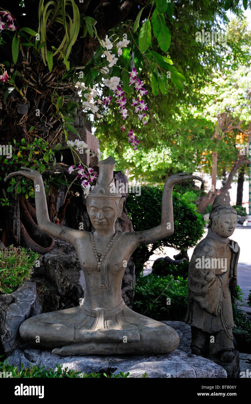 buddha statue figure yoga practise Wat Pho Temple of the reclining