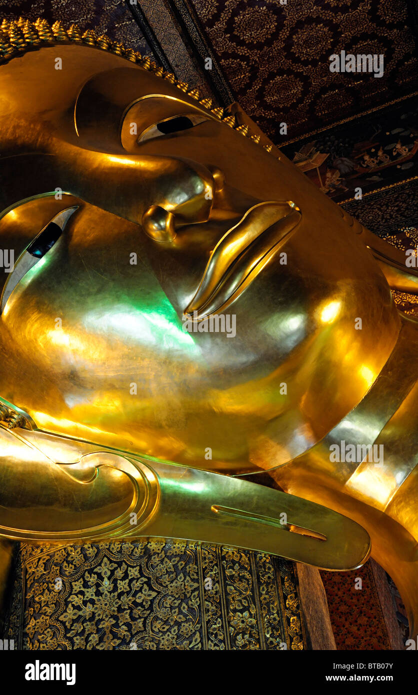 buddha statue head close up detail Wat Pho Temple of the reclining ...