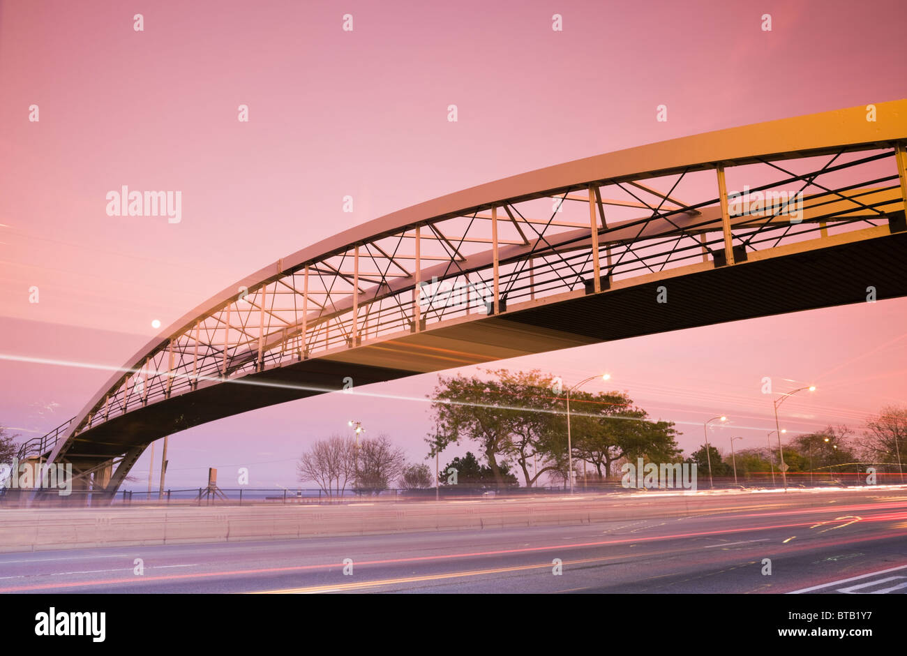Traffic on Lake Shore Drive and the pedestrian bridge Stock Photo Alamy