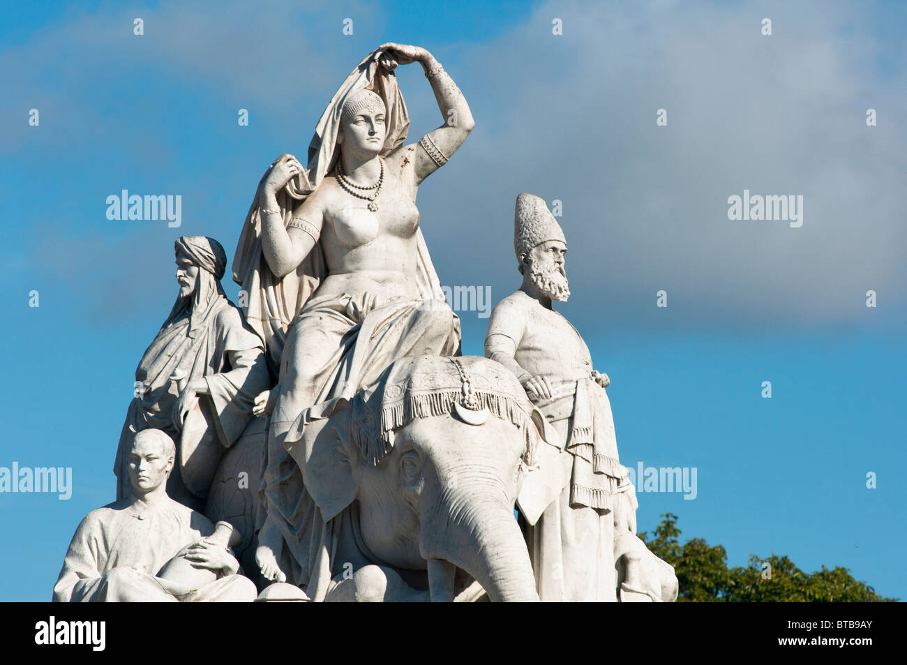 Elephant stone statues hires stock photography and images Alamy
