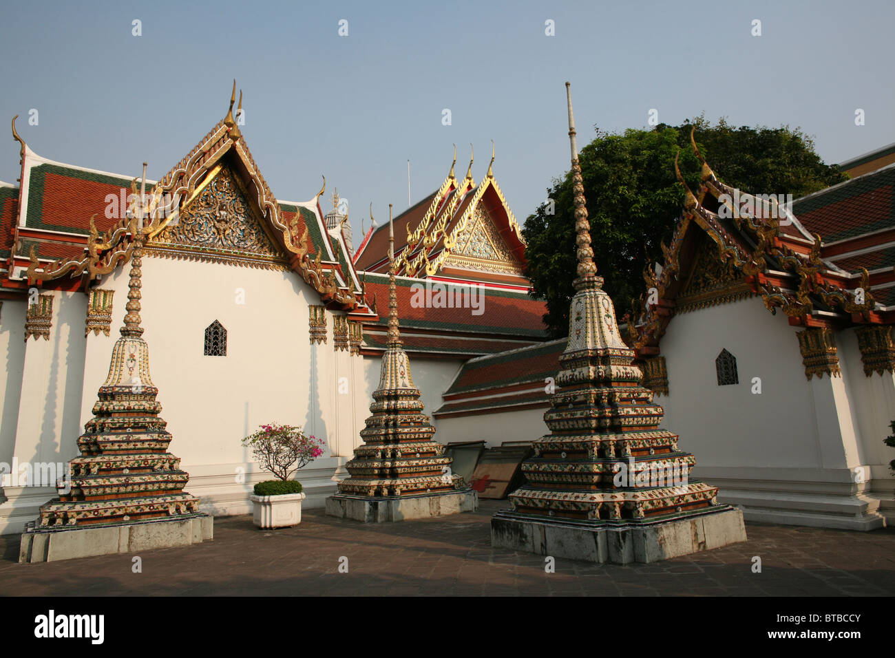 temple in bangkok Stock Photo - Alamy