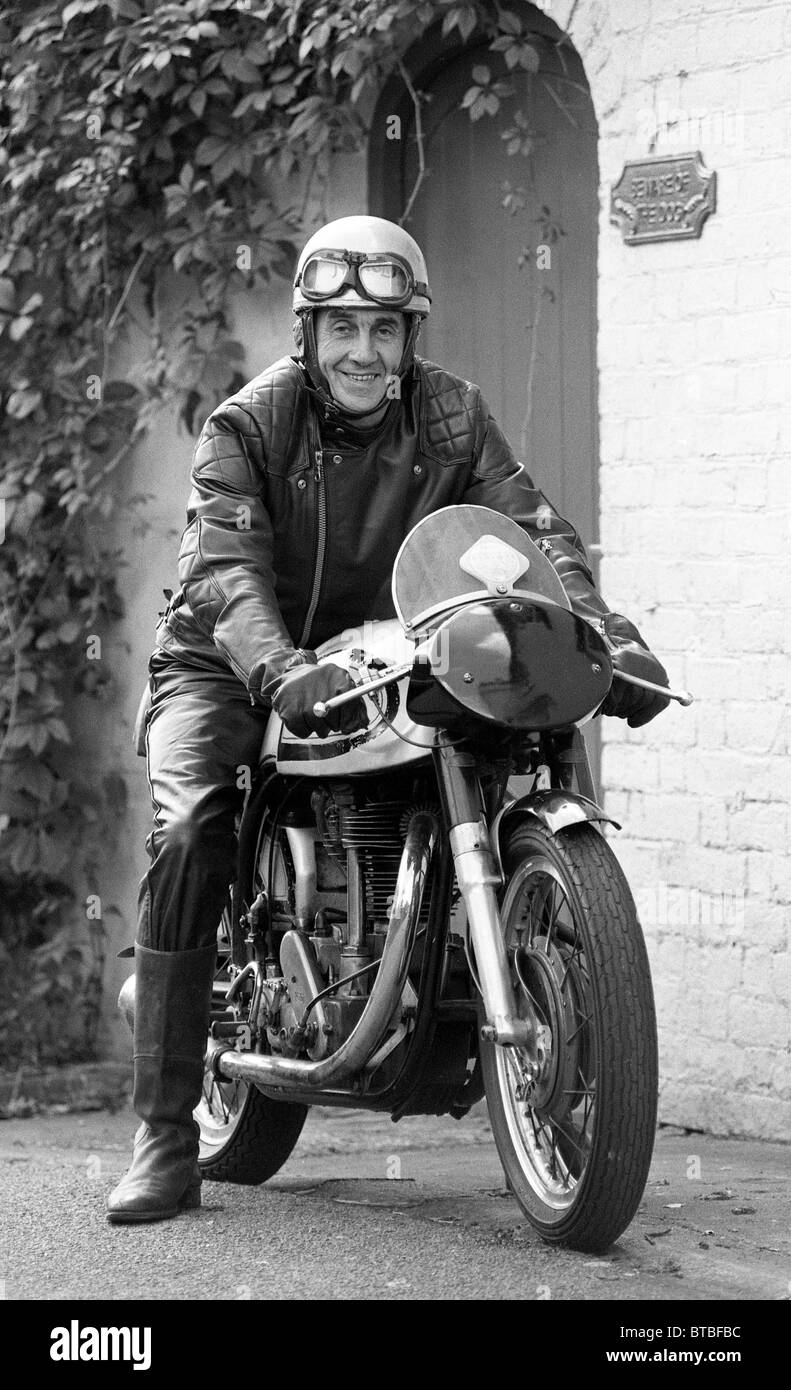 Man on Manx Norton 500cc motorbike Uk Stock Photo