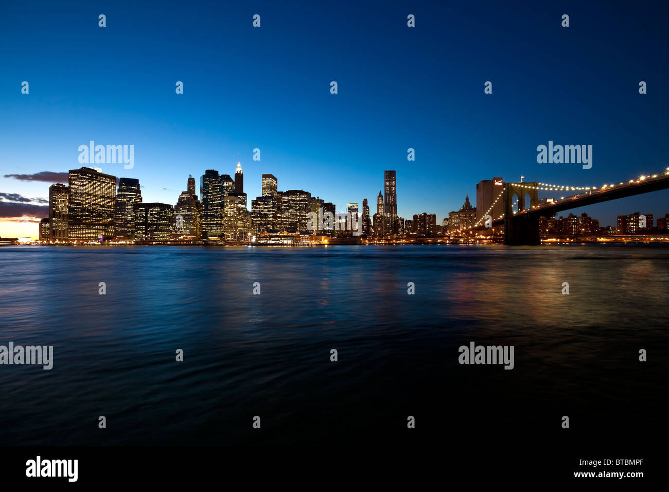 The New York City skyline at twilight w Brooklyn Bridge Stock Photo - Alamy