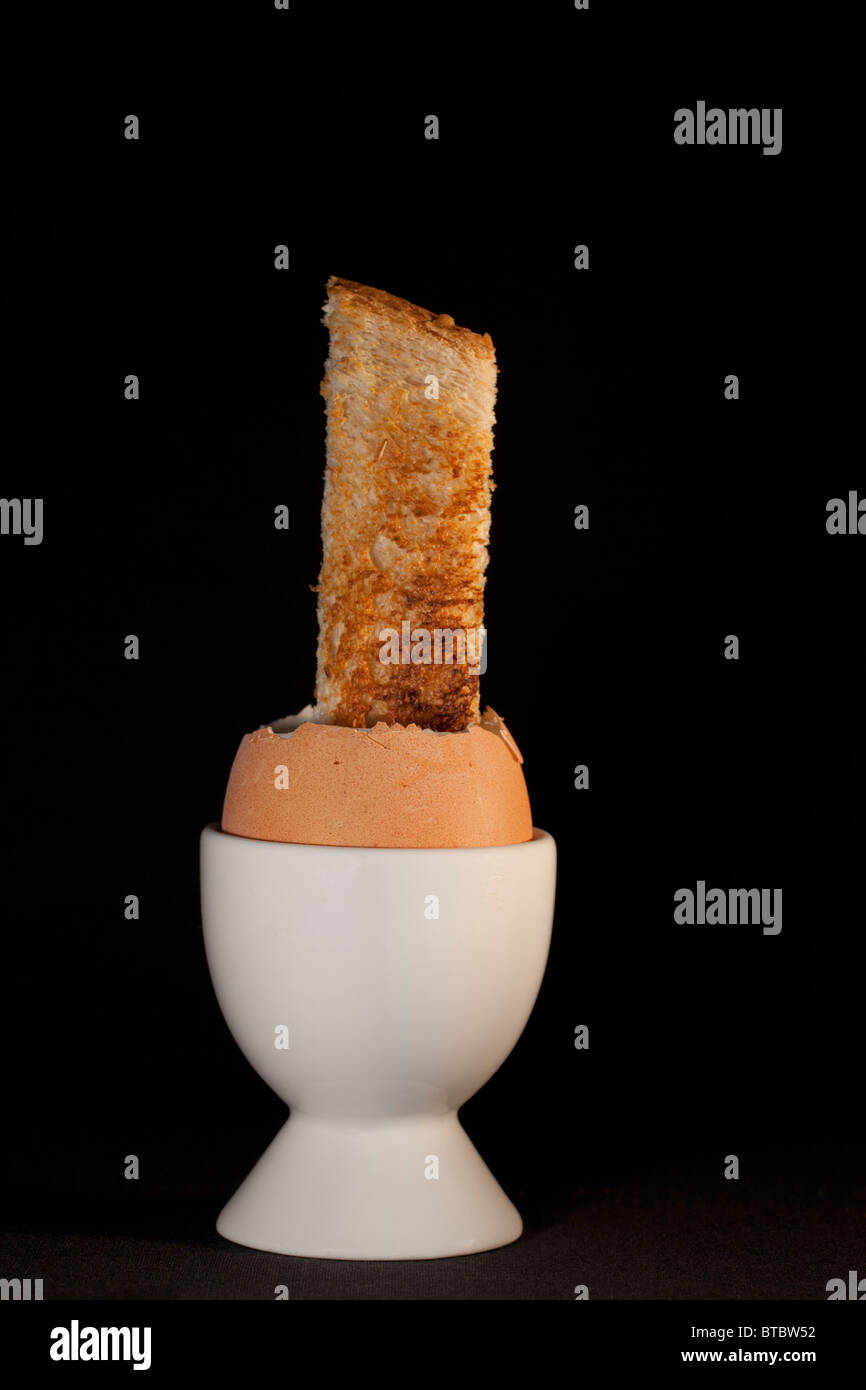 https://c8.alamy.com/comp/BTBW52/boiled-egg-and-white-china-egg-cup-with-a-toasted-bread-soldier-against-BTBW52.jpg