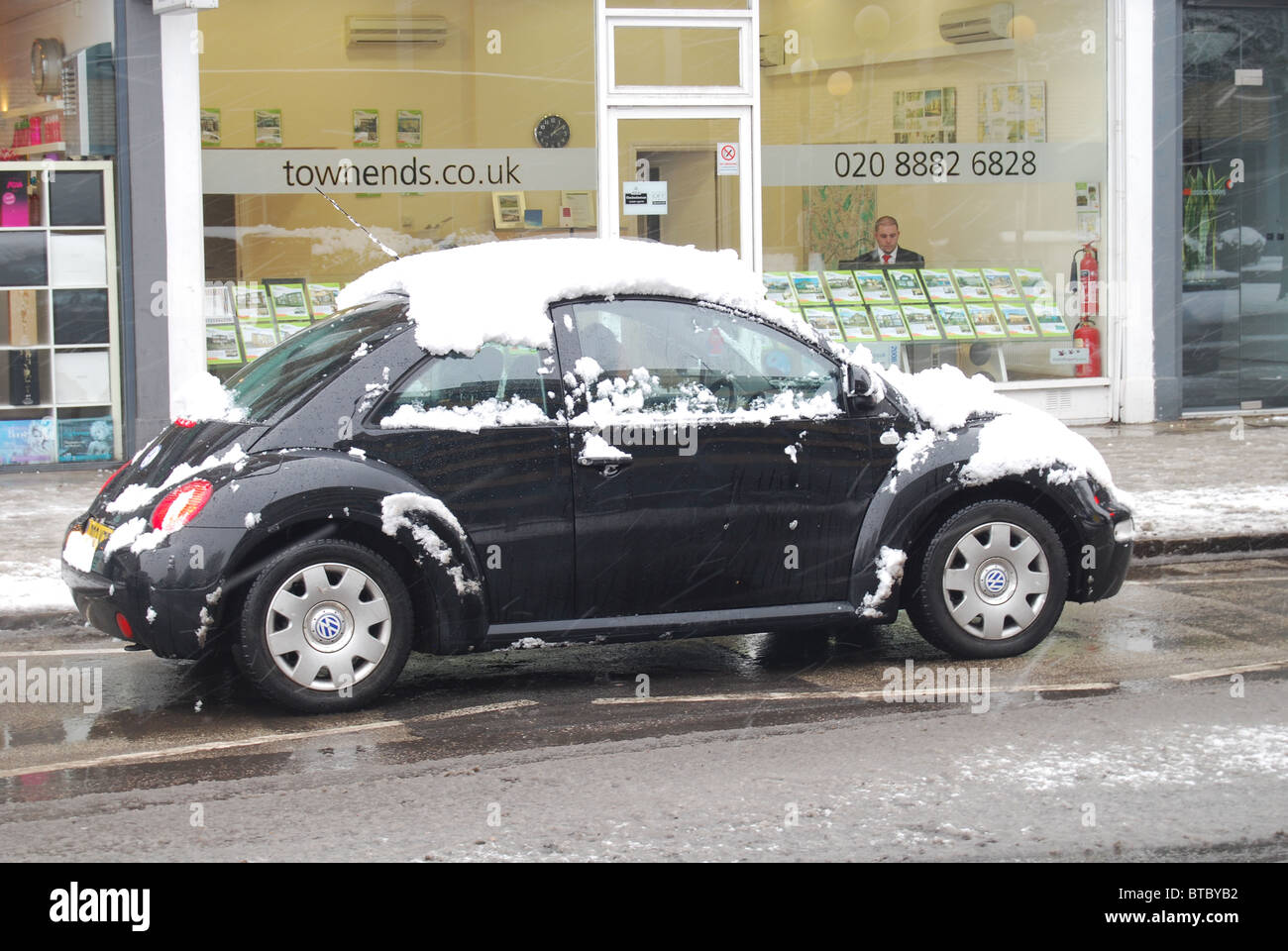 Volkswagen Beetle car in the snow London winter cold wet Stock Photo